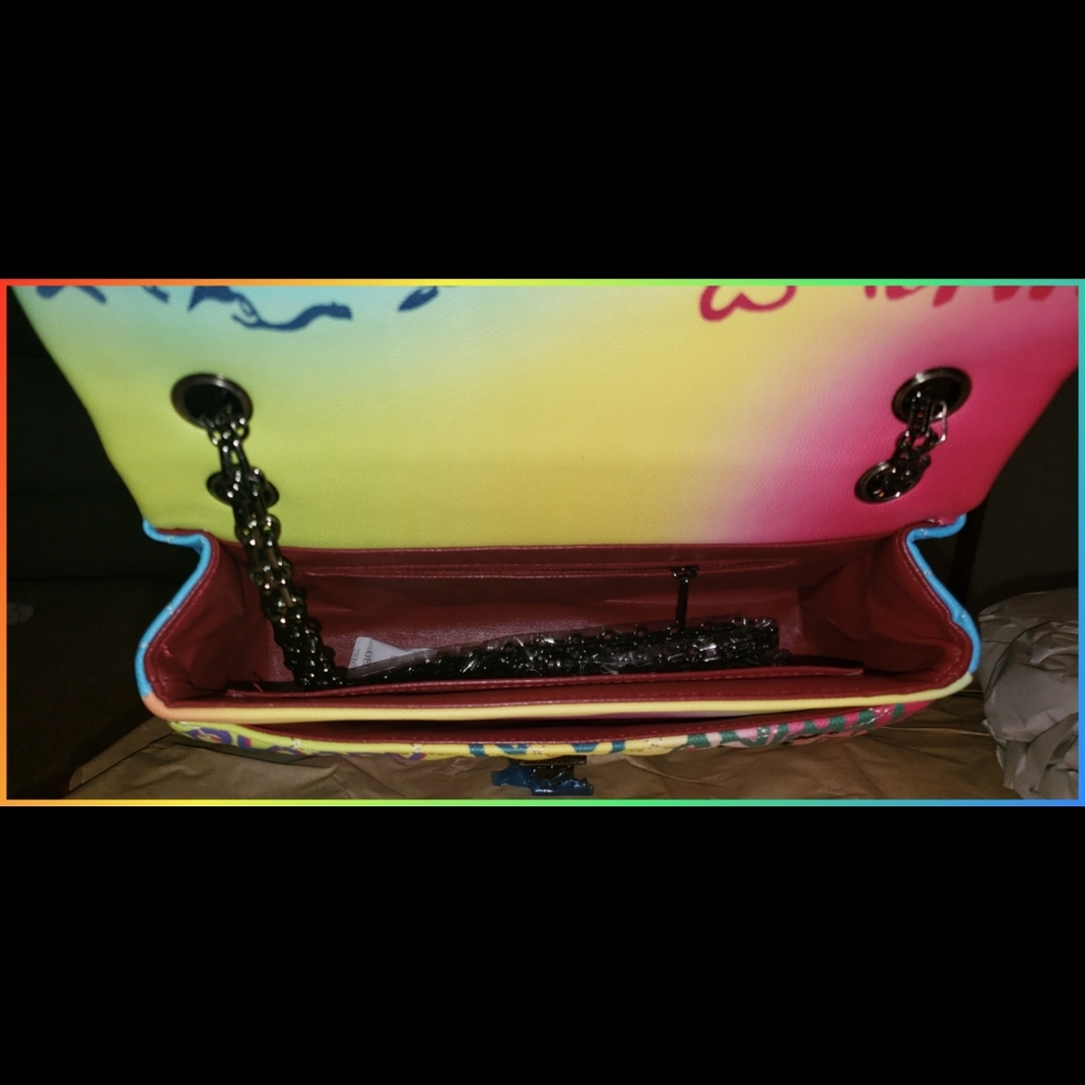 ‼️CLEARANCE PRICE FIRM‼️Host Pick🎉Graffiti Bag🎉 - Picture 4 of 8